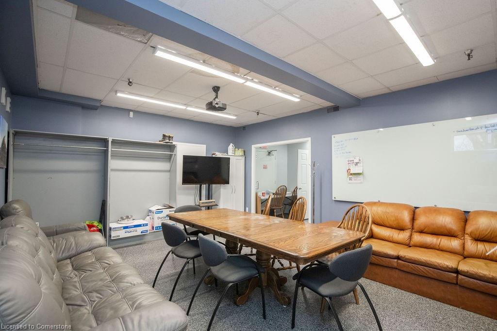 42 Niagara Street Property Photo 23