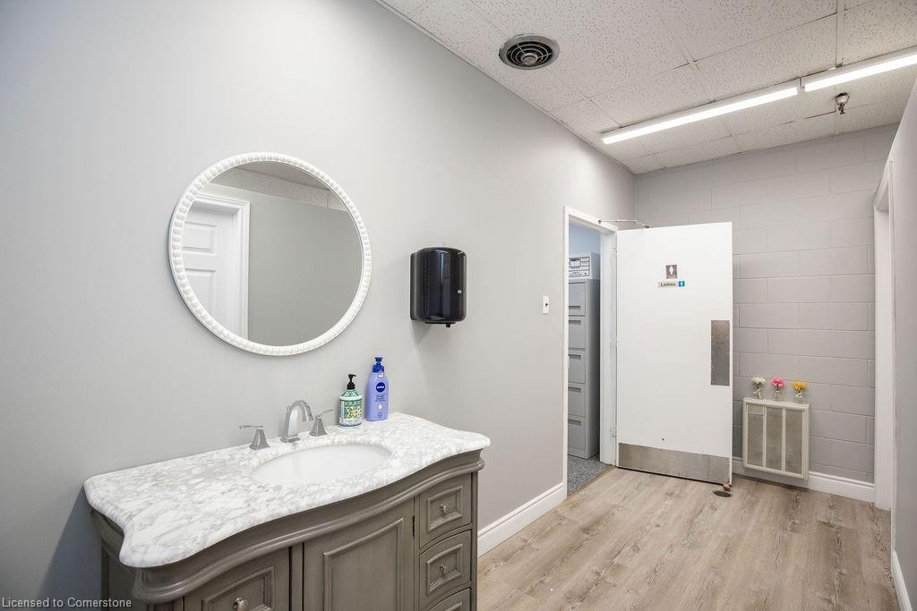 42 Niagara Street Property Photo 28