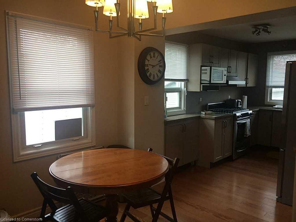 2232 Queensway Street Property Photo 3