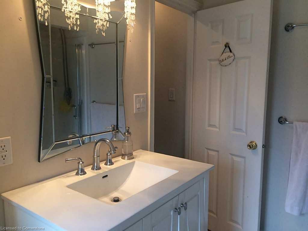 2232 Queensway Street Property Photo 6