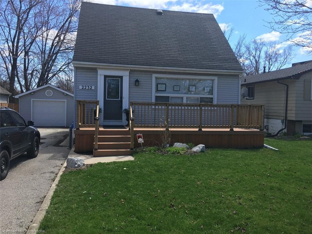 2232 Queensway Street Property Photo 8