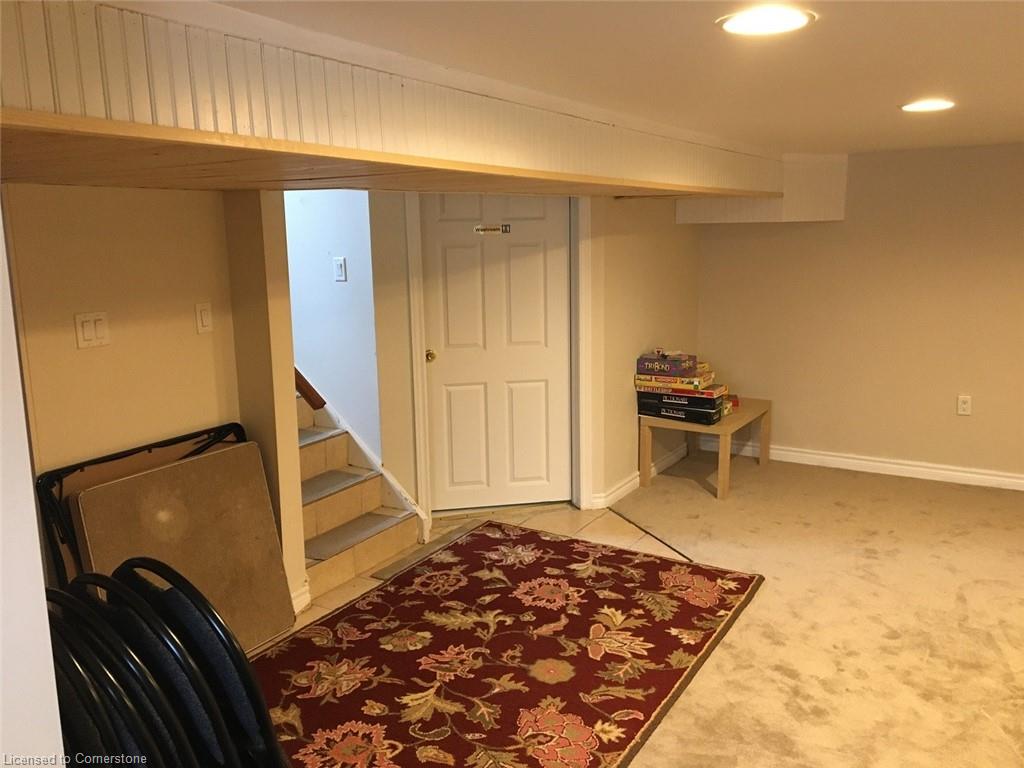 2232 Queensway Street Property Photo 10