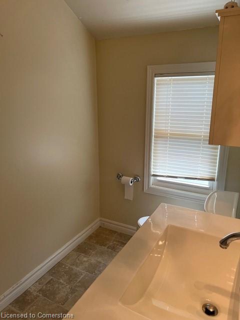 2232 Queensway Street Property Photo 16