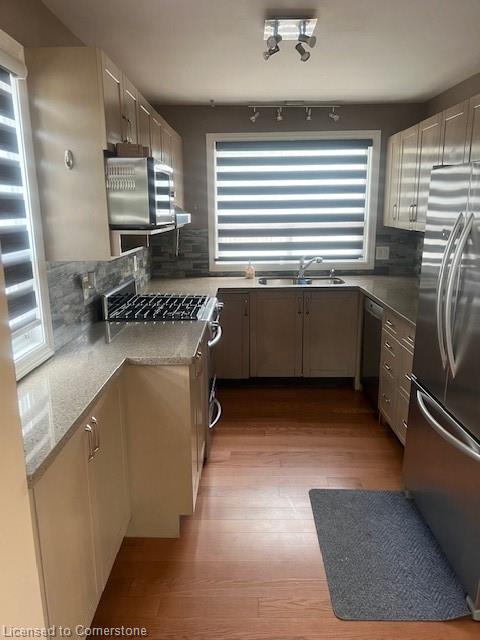 2232 Queensway Street Property Photo 23