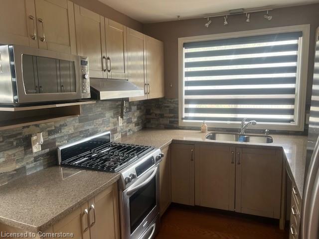 2232 Queensway Street Property Photo 24