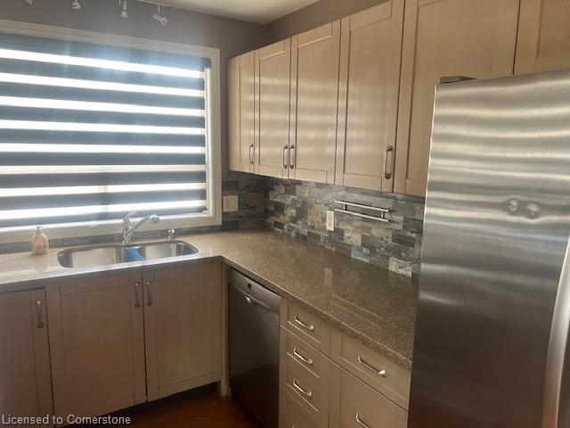 2232 Queensway Street Property Photo 25