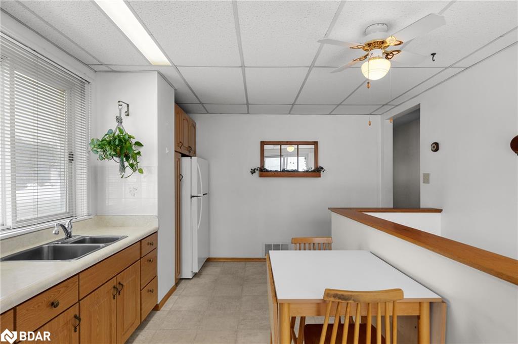 28 Adelaide Street Property Photo 13