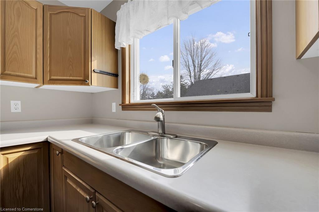 145 Cross Street E Property Photo 10