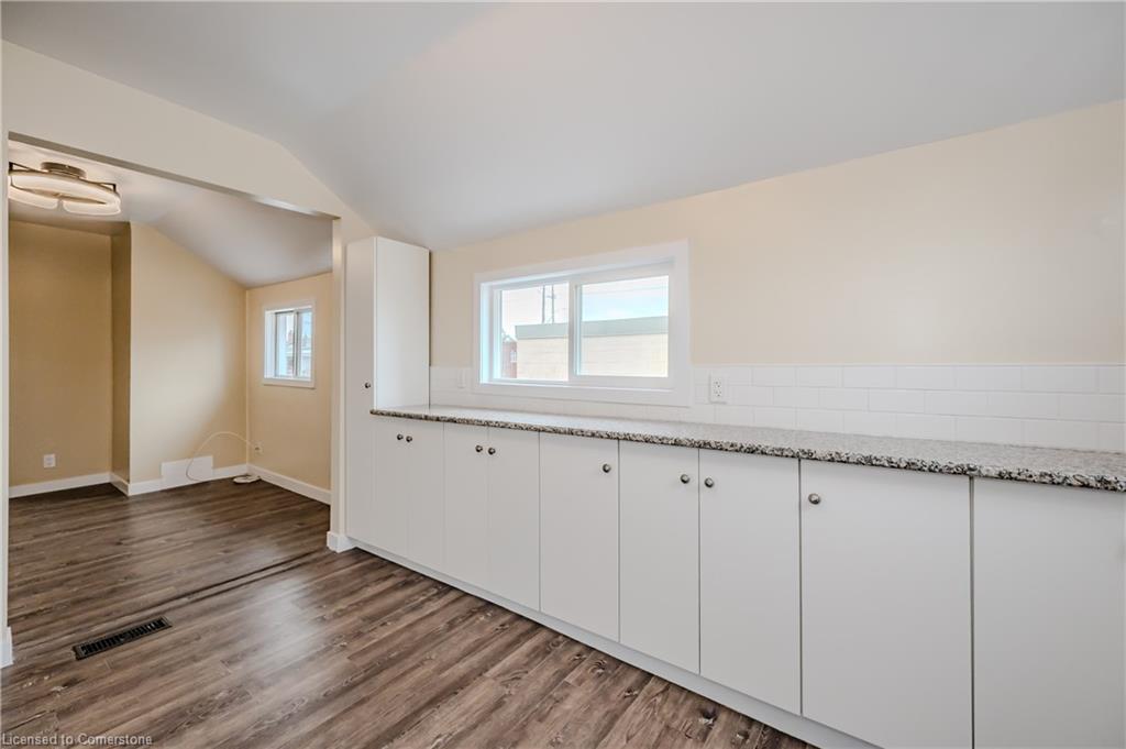 73 Albany Avenue Property Photo 14