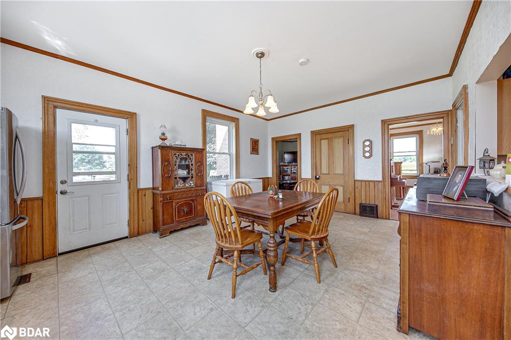 6409 10th Line Property Photo 6