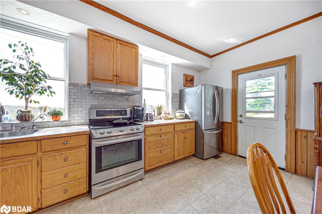 6409 10th Line Property Photo 7