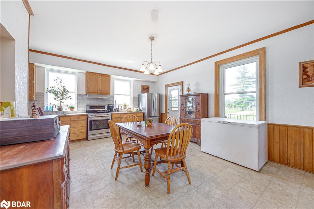 6409 10th Line Property Photo 9