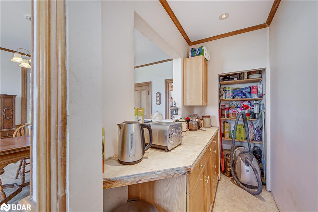 6409 10th Line Property Photo 10