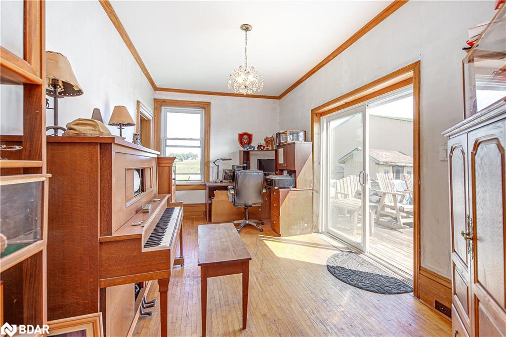 6409 10th Line Property Photo 11