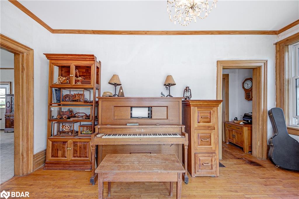 6409 10th Line Property Photo 12