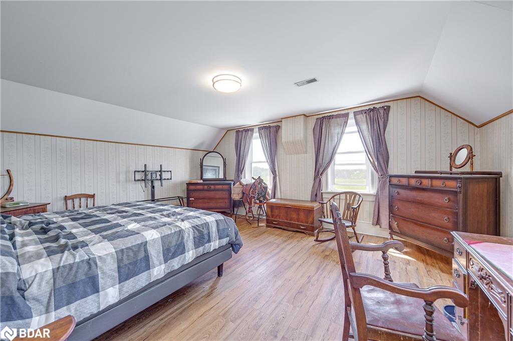 6409 10th Line Property Photo 18