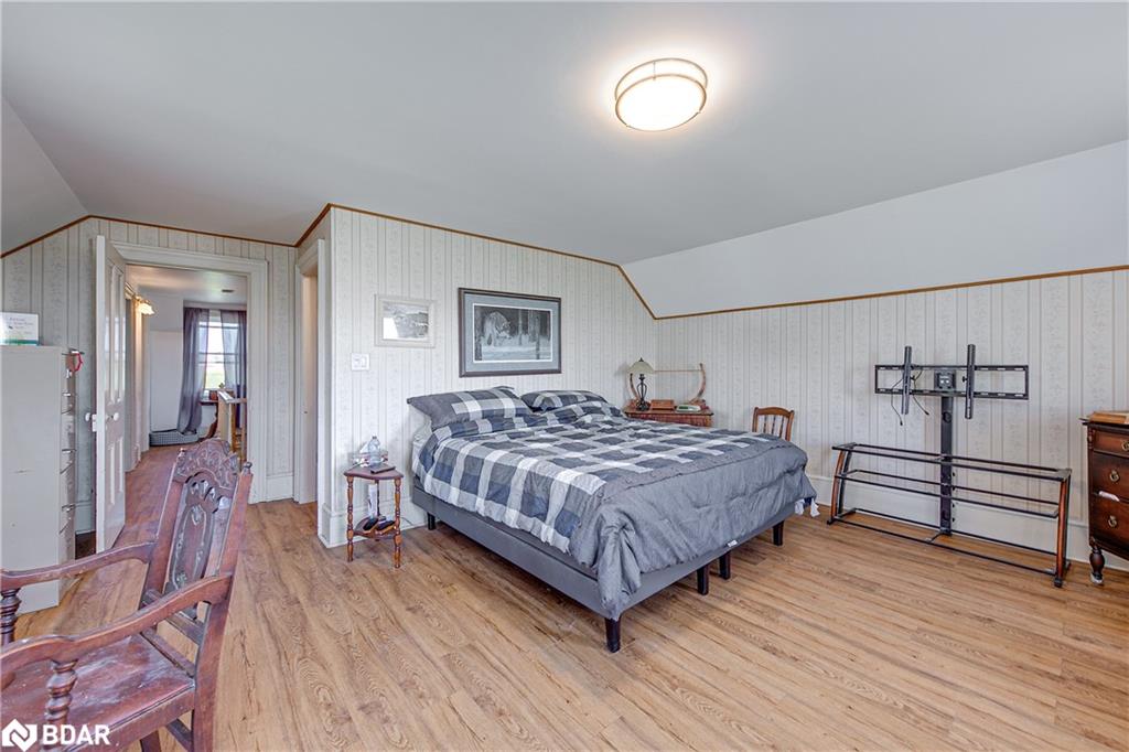 6409 10th Line Property Photo 19