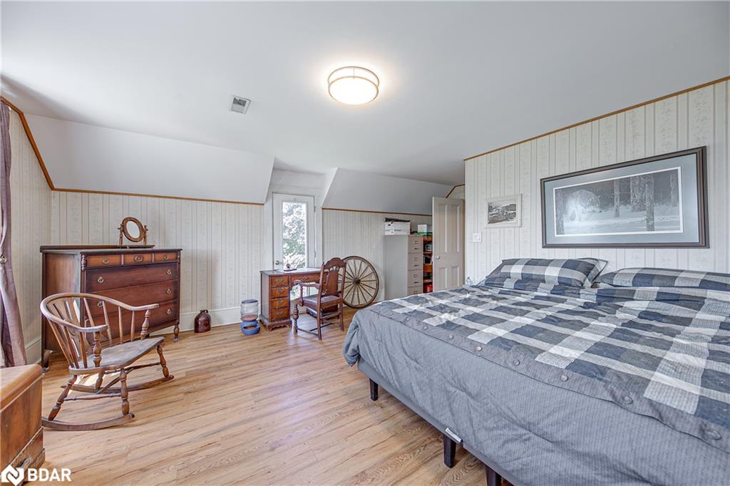 6409 10th Line Property Photo 20