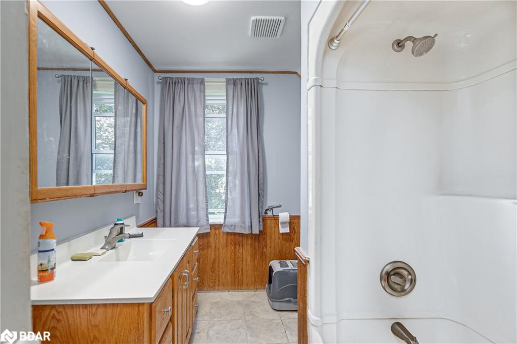 6409 10th Line Property Photo 22