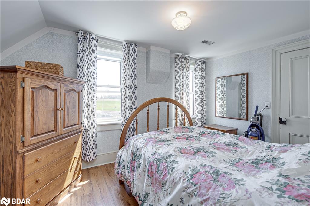 6409 10th Line Property Photo 24
