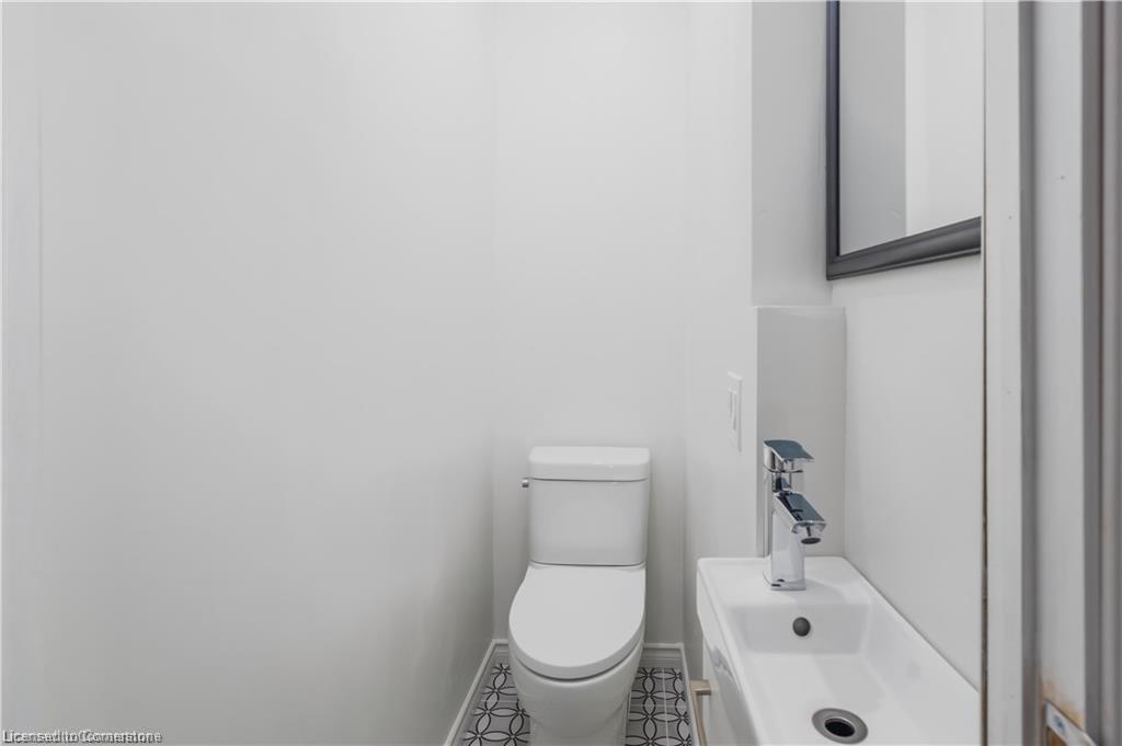 242 Balmoral Avenue N Property Photo 12