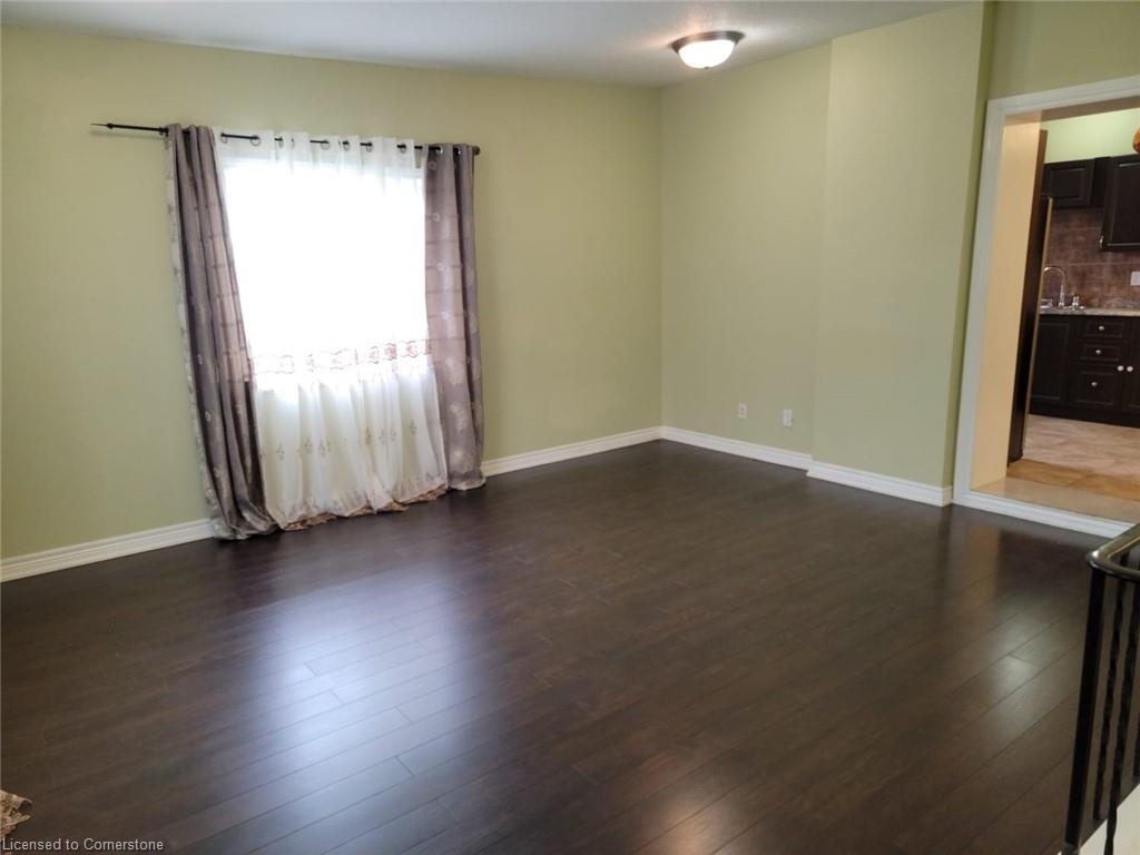 979 King Street E Property Photo 11