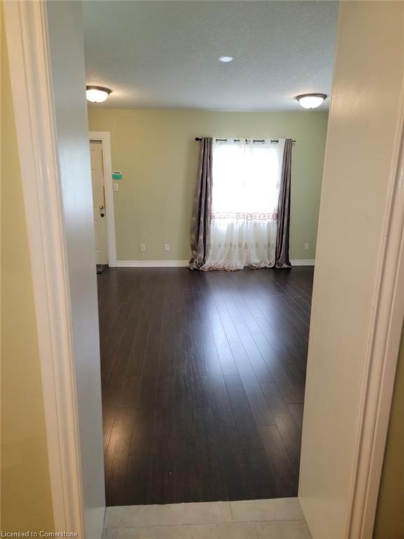 979 King Street E Property Photo 12