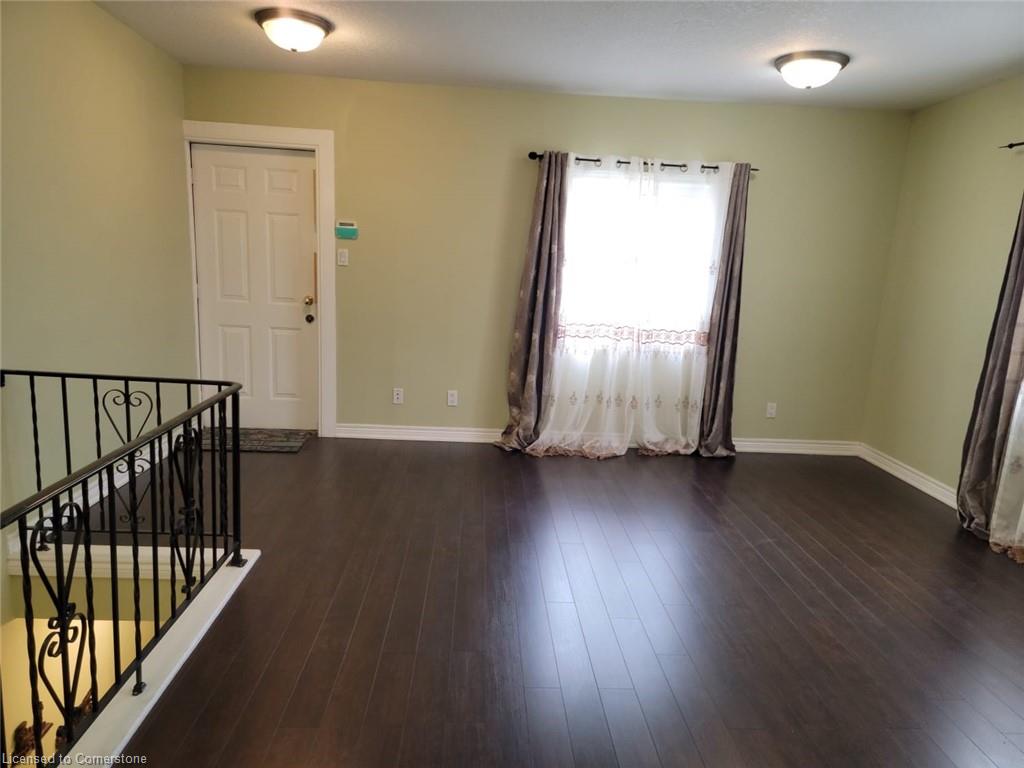 979 King Street E Property Photo 14