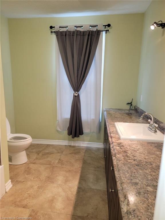 979 King Street E Property Photo 21