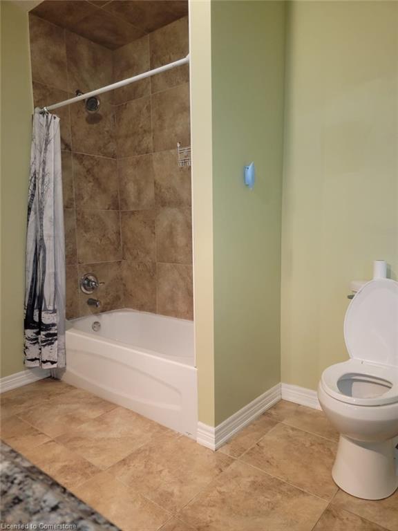 979 King Street E Property Photo 22