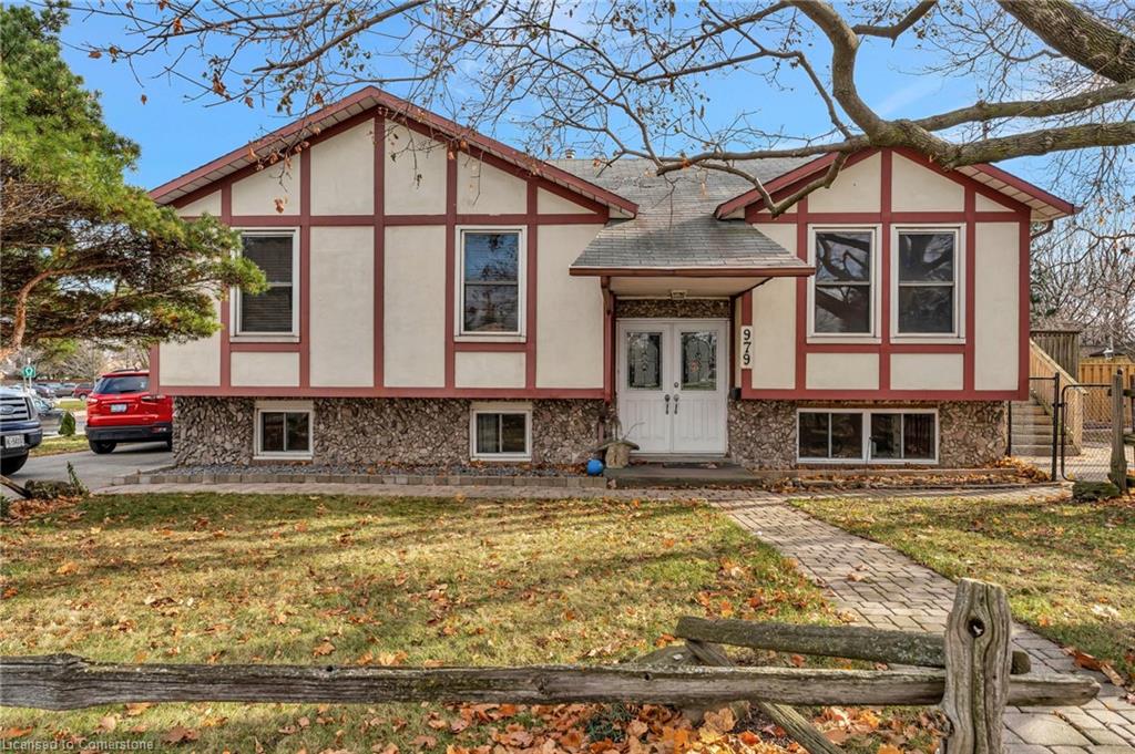 979 Garth Street Property Photo