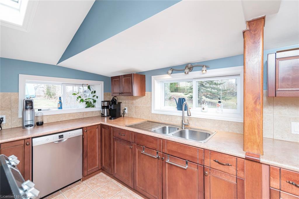 735 Sandy Bay Road Property Photo 14