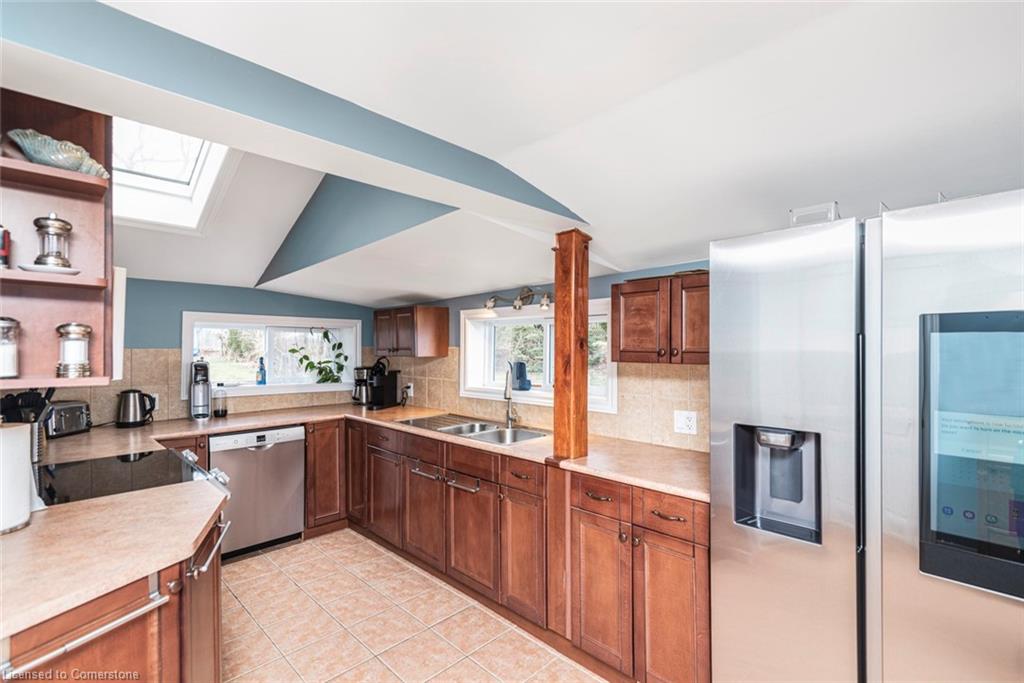735 Sandy Bay Road Property Photo 16
