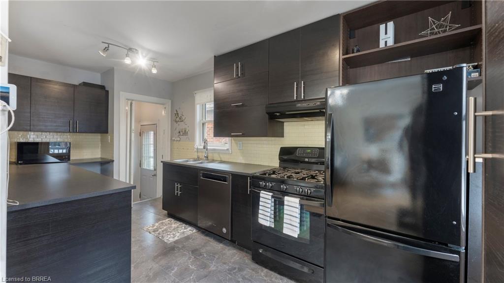 69 Lyons Avenue Property Photo 17