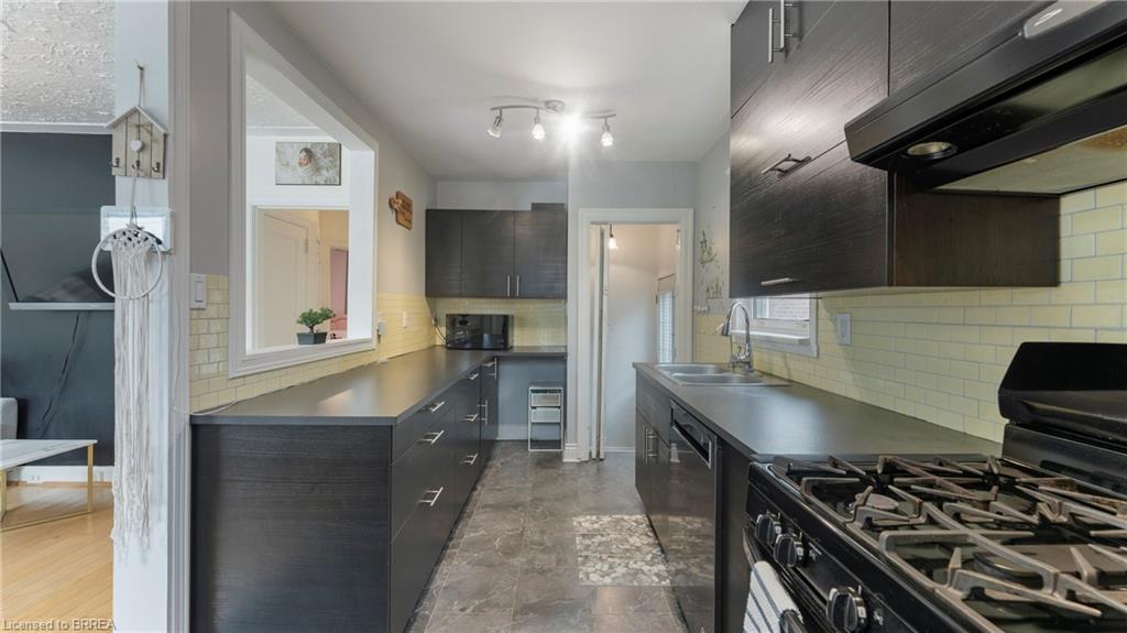 69 Lyons Avenue Property Photo 18
