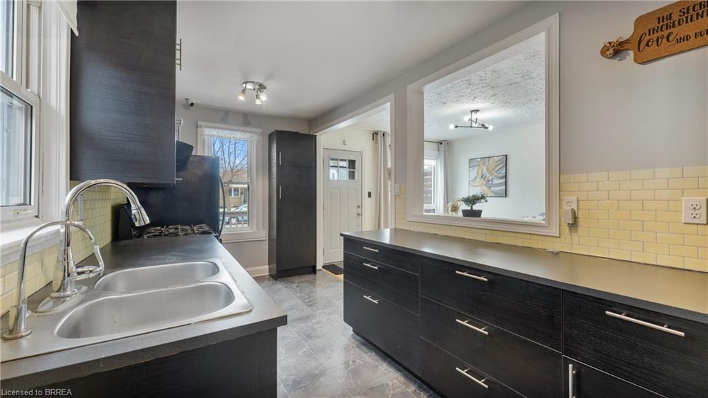 69 Lyons Avenue Property Photo 19