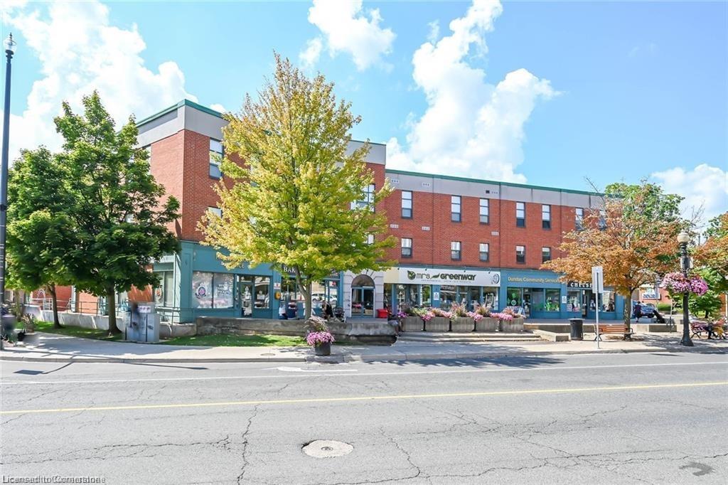 208-2 King Street W Property Photo