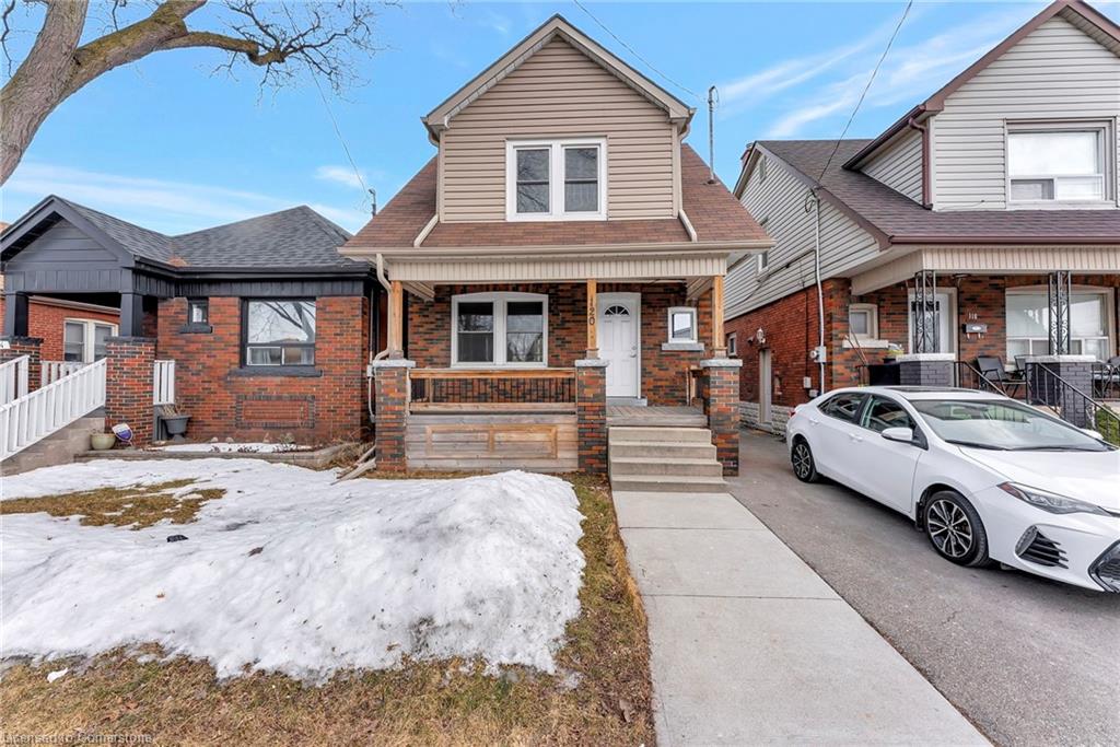 120 Barons Avenue N Property Photo