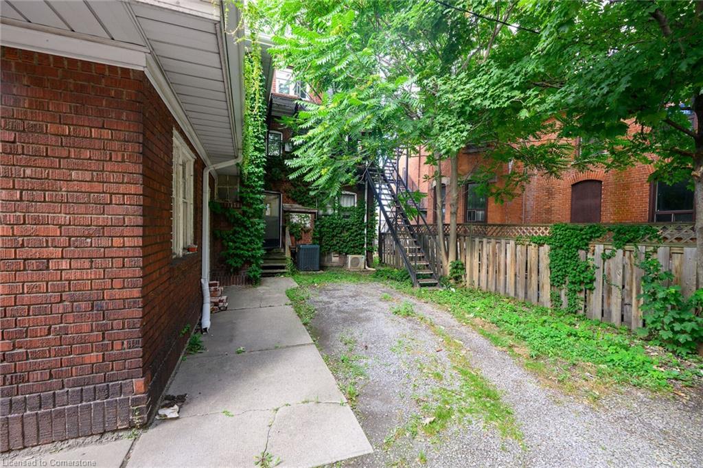 414 Main Street E Property Photo 22