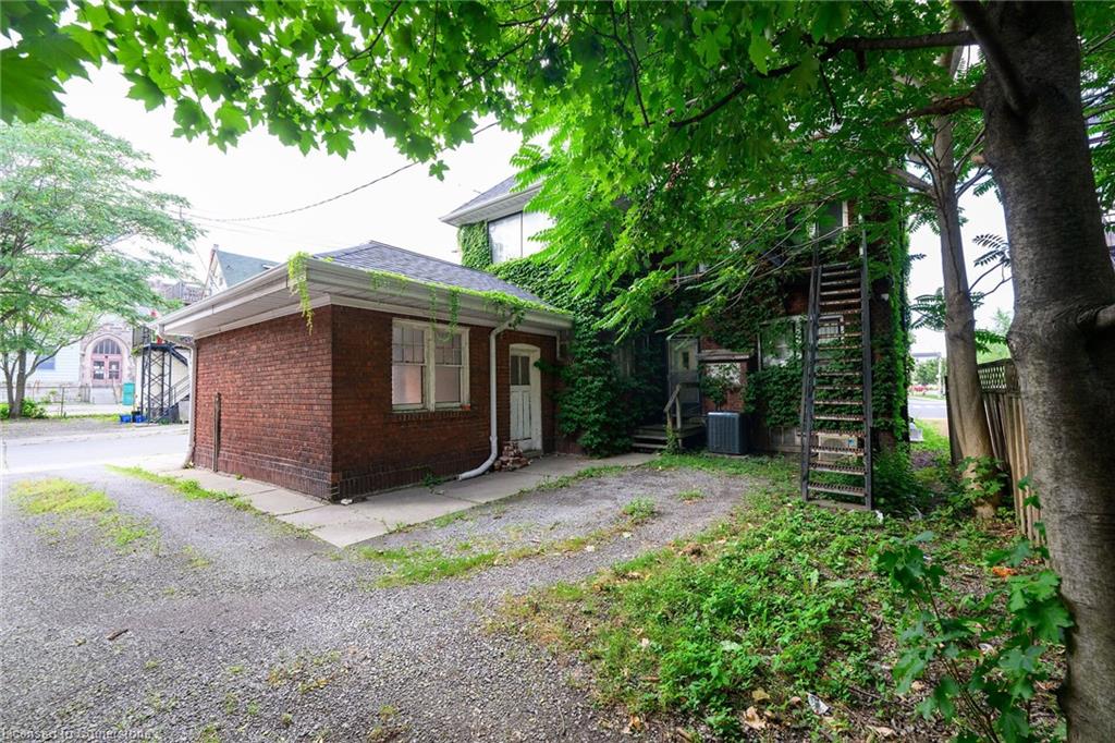 414 Main Street E Property Photo 23