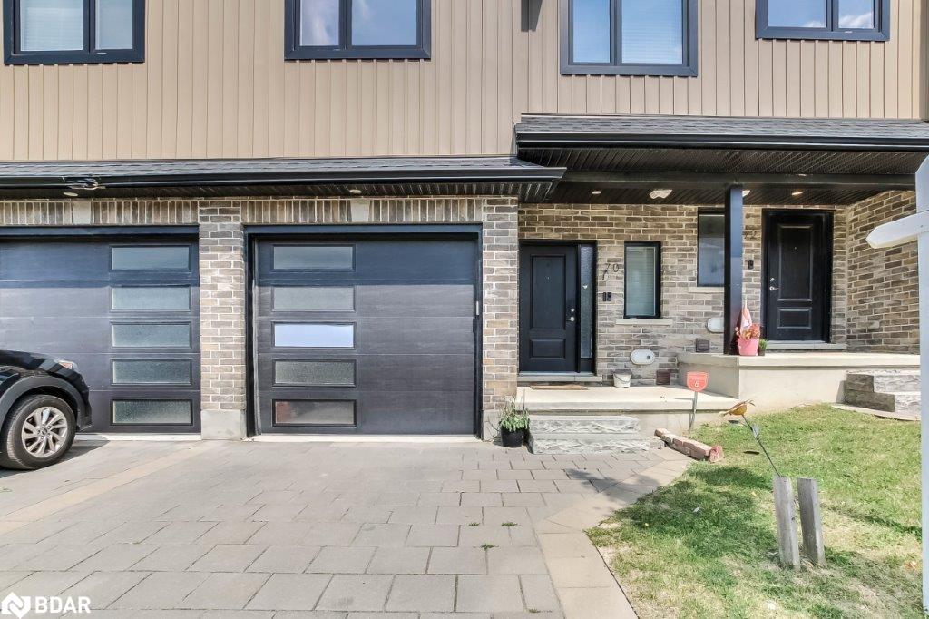 68-811 Sarnia Road Property Photo