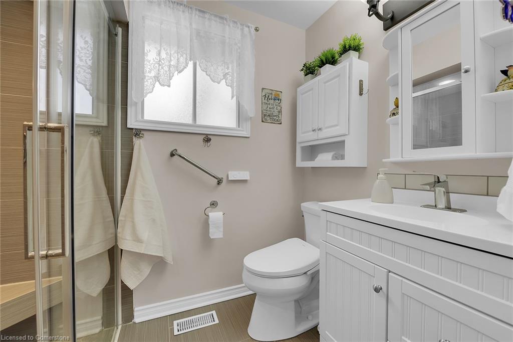 221 East 24th Street Property Photo 15