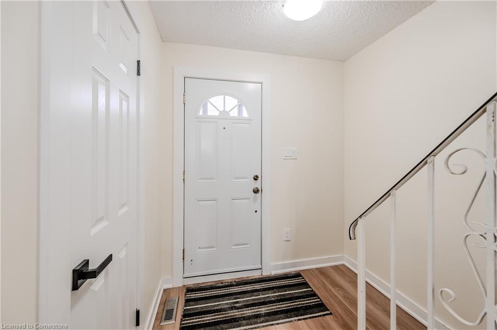 27-25 Upper Canada Drive Property Photo 5