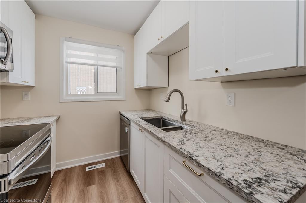 27-25 Upper Canada Drive Property Photo 11