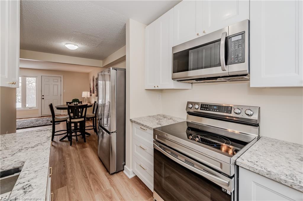 27-25 Upper Canada Drive Property Photo 12