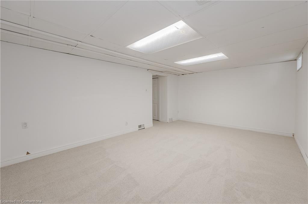 27-25 Upper Canada Drive Property Photo 23