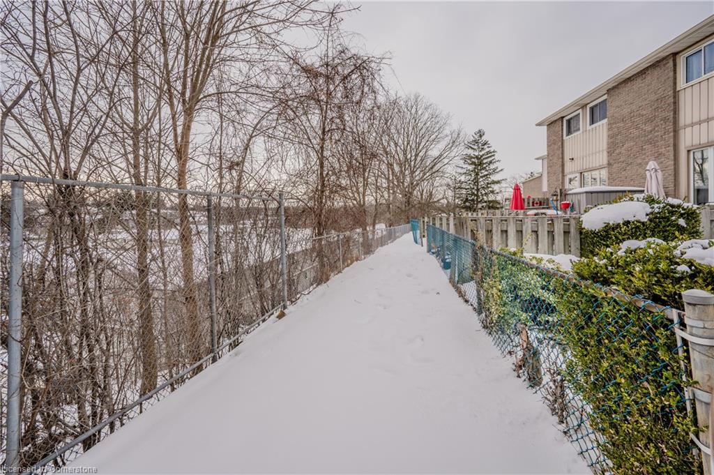 27-25 Upper Canada Drive Property Photo 29