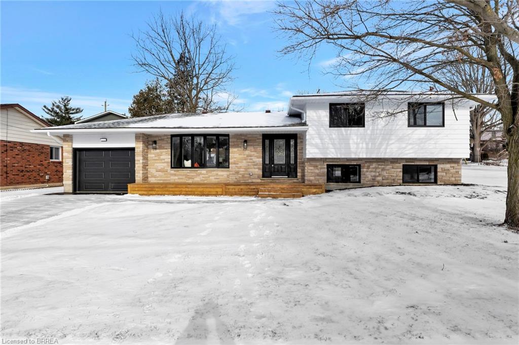 47 Sovereign Street W Property Photo