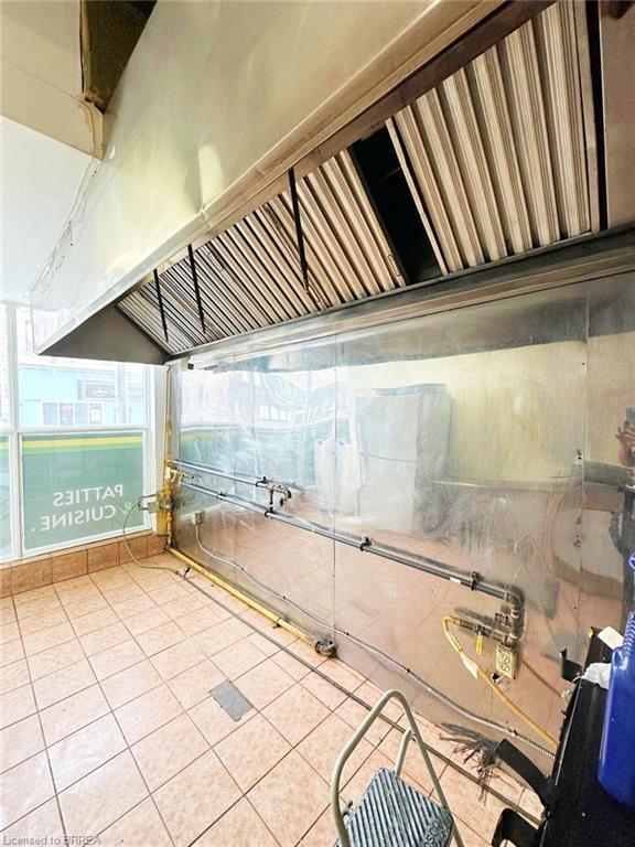 28 Barton Street E Property Photo 2