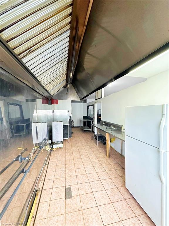 28 Barton Street E Property Photo 3